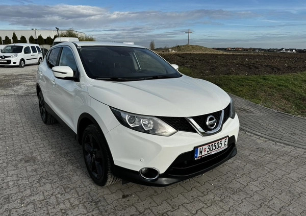 Nissan Qashqai cena 45999 przebieg: 196000, rok produkcji 2015 z Tychowo małe 301